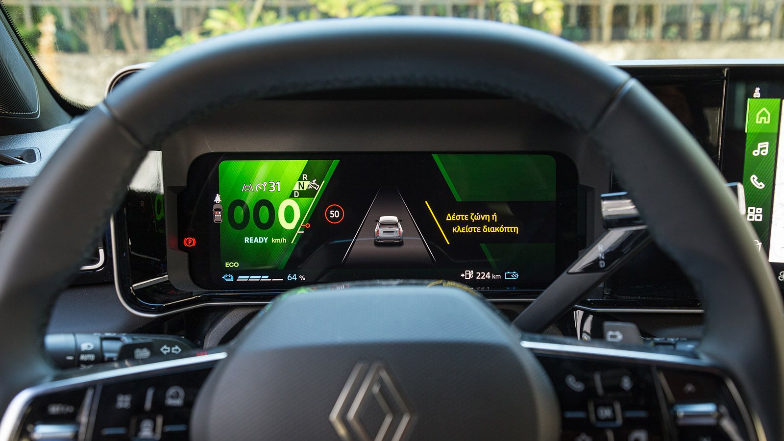 Renault 4. Πόσο καλό είναι σε εξοπλισμό άνεσης και ασφάλειας.